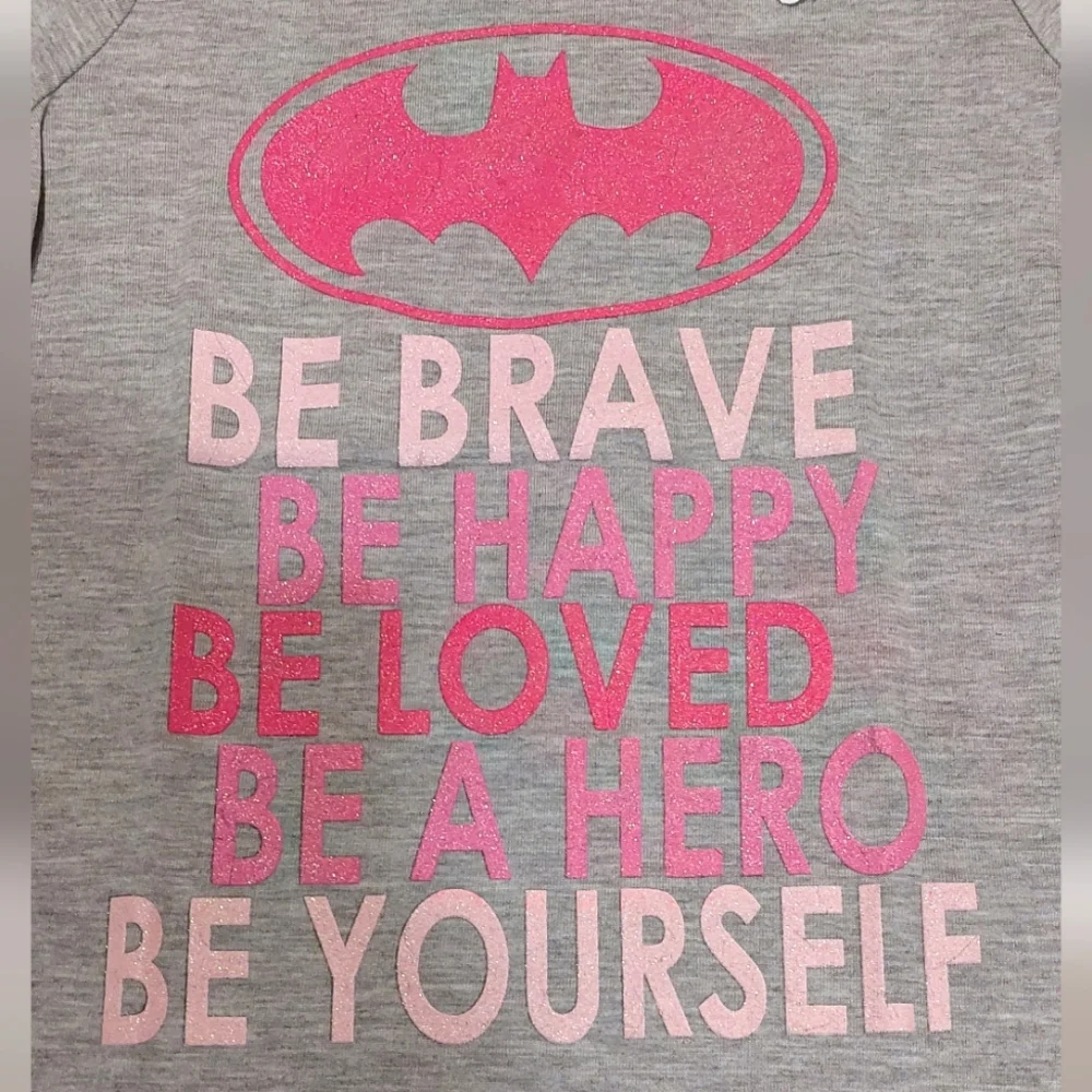 🔥SALE🔥 DC Comics Batman Girl's Grey Long Sleeved Tee NWT Size 5 - Picture 2 of 6